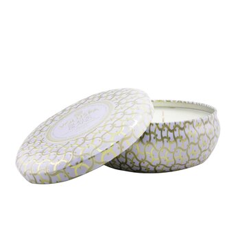 Voluspa Candela decorativa in latta con 3 stoppini - Suede Blanc