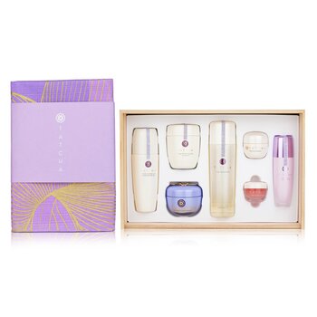 Tatcha Set Kiri di lusso in edizione speciale: lolio detergente alla camelia, lo smalto di riso, lessenza, la crema per la pelle rugiadosa, la peonia di seta, la maschera per labbra Kissu, la tela di seta liquida