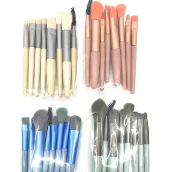 Set di pennelli per trucco da 8 pezzi (colore casuale)